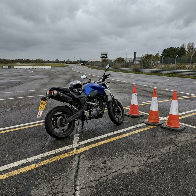 Alumno practicando maniobras examen A2